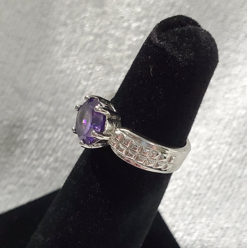 Ring - Picture 2 of 3